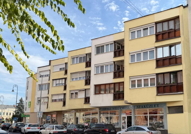 Eladó téglalakás, Sárváron 39.9 M Ft, 3 szobás