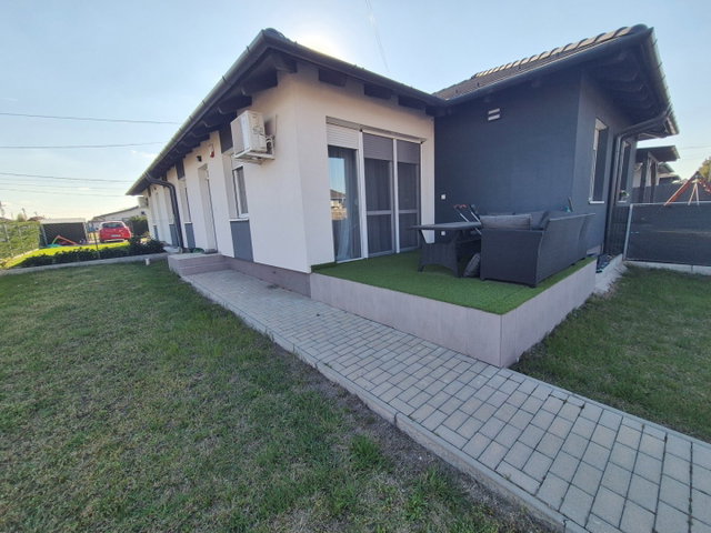 Eladó sorház, Taksonyon 87.9 M Ft, 3 szobás