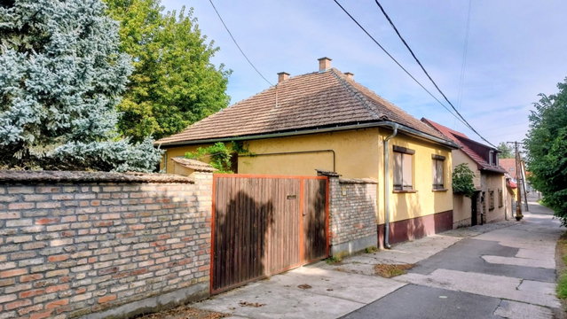 Eladó családi ház, Baján 52 M Ft, 3 szobás