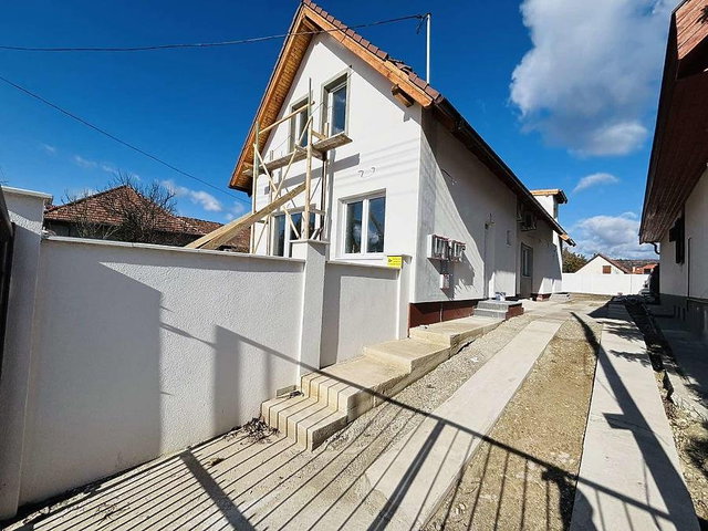 Eladó ikerház, Fóton 85 M Ft, 4+1 szobás / költözzbe.hu