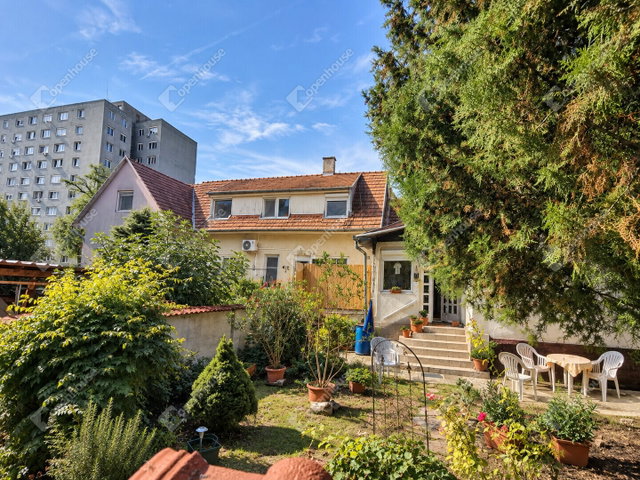 Eladó családi ház, Székesfehérvárott 145 M Ft, 7 szobás