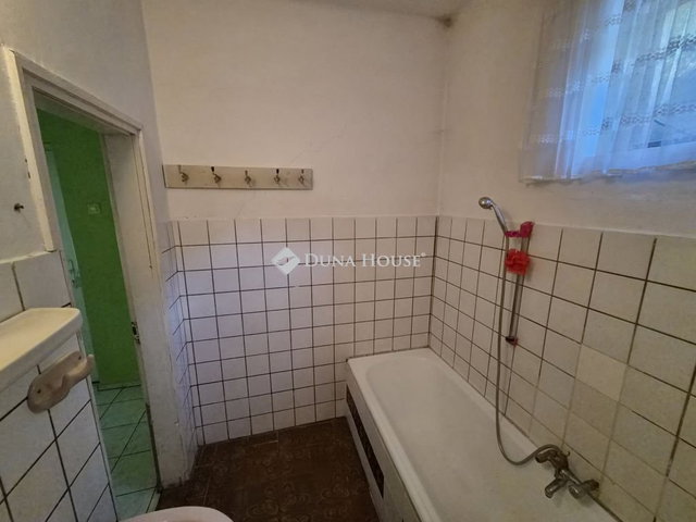 Eladó családi ház, Tatán, Kossuth Lajos utcában 54 M Ft