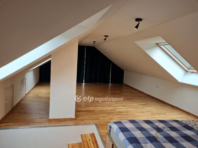Eladó nyaraló, Lesencefaluban 43 M Ft, 2 szobás