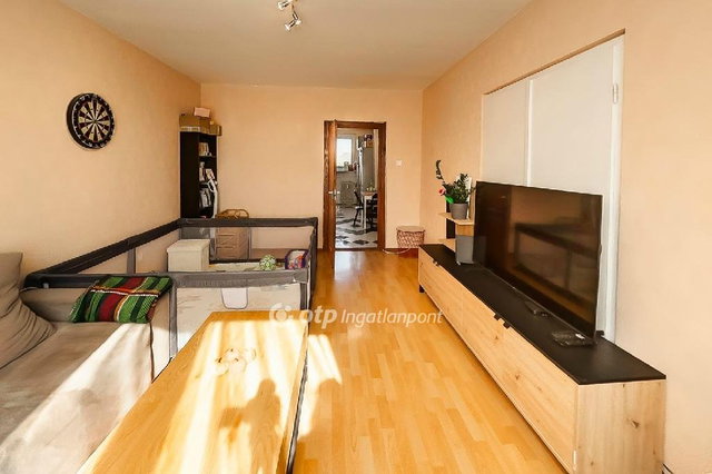 Eladó panellakás, Egerben 42.3 M Ft, 2+1 szobás