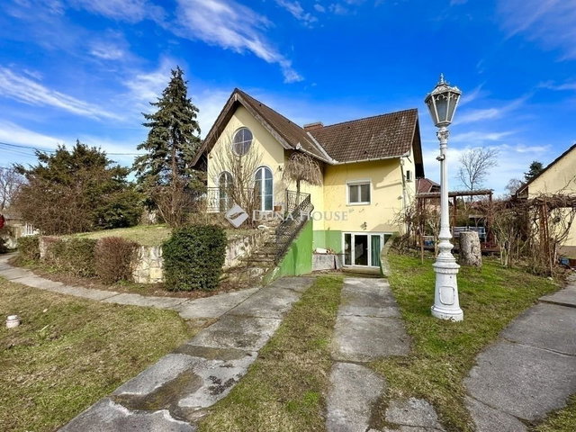 Eladó családi ház, Sülysápon 140 M Ft, 8 szobás