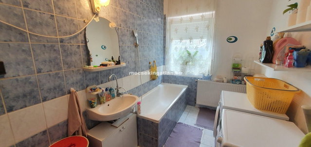Kiadó téglalakás, albérlet, Pécsett 160 E Ft / hó, 3 szobás