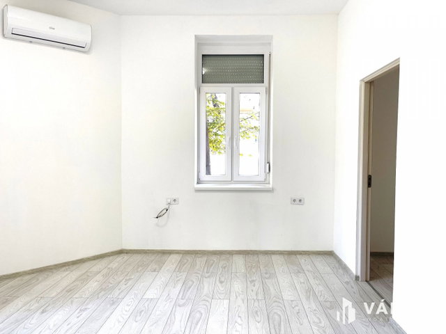 Eladó téglalakás, Orosházán 25 M Ft, 3 szobás