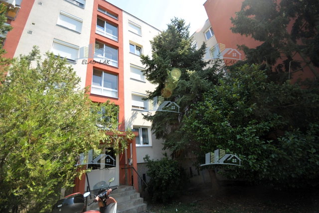 Eladó panellakás, Szombathelyen 39 M Ft, 3+1 szobás