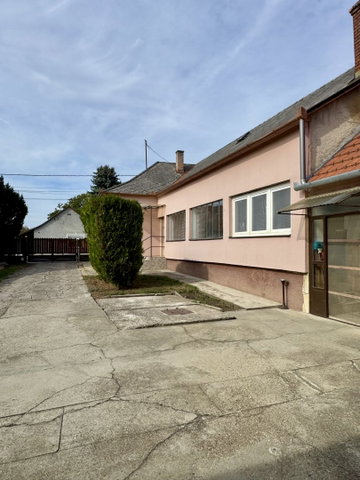 Eladó családi ház, Siklóson, Szabadság utcában 61.5 M Ft