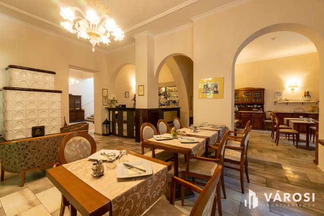 Eladó hotel, Siófokon 1190 M Ft, 17 szobás / költözzbe.hu
