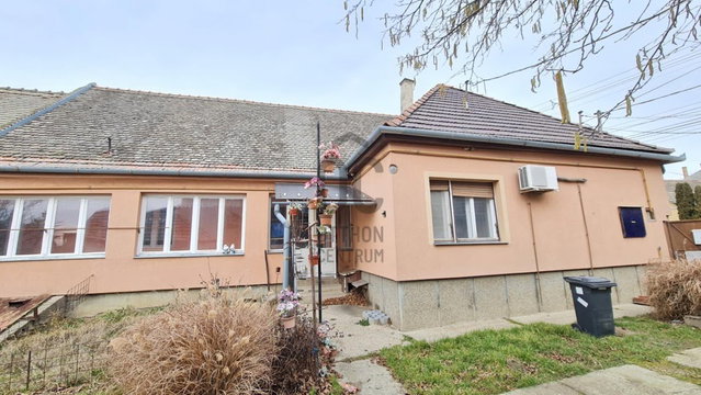Eladó családi ház, Pakson 44.9 M Ft, 4 szobás