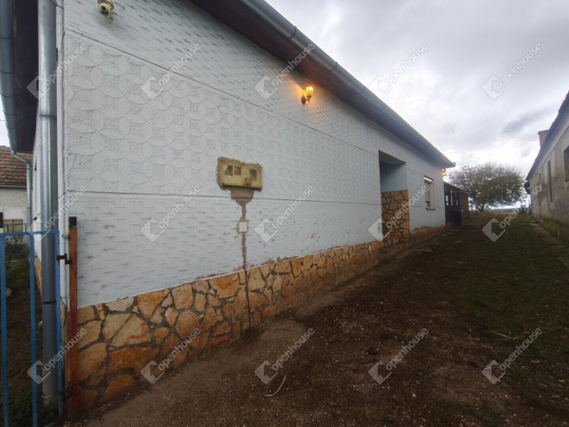 Eladó családi ház, Bolháson 23.9 M Ft, 3 szobás