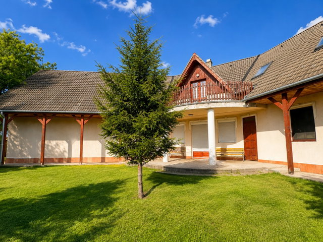 Eladó családi ház, Ráckevén 165 M Ft, 9 szobás