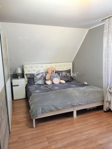 Eladó családi ház, Pécsett 89.9 M Ft, 7 szobás