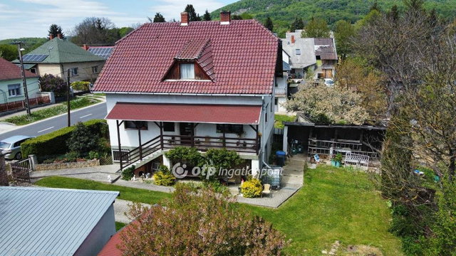 Eladó családi ház, Pénzesgyőrön 83.9 M Ft, 5+1 szobás