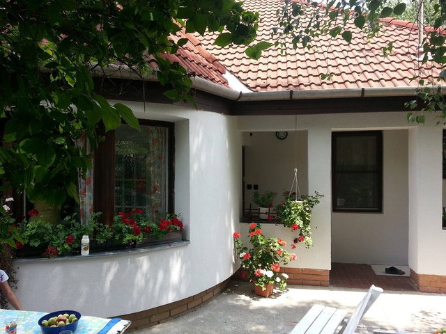 Eladó családi ház, Pécsett 99 M Ft, 5 szobás