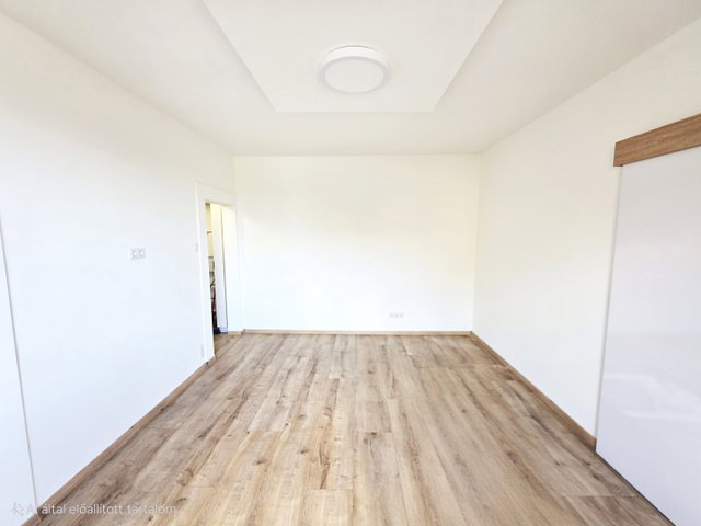 Eladó téglalakás, Dunaújvárosban 34.9 M Ft, 2+1 szobás