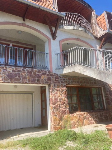 Eladó családi ház, Fonyódon 105 M Ft, 8 szobás