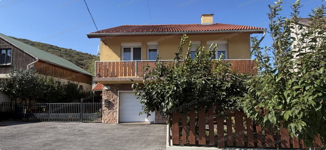 Eladó családi ház, Tardoson 149.9 M Ft, 5 szobás
