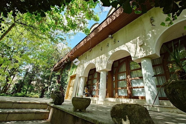 Eladó családi ház, Kunszentmiklóson 165 M Ft, 11 szobás