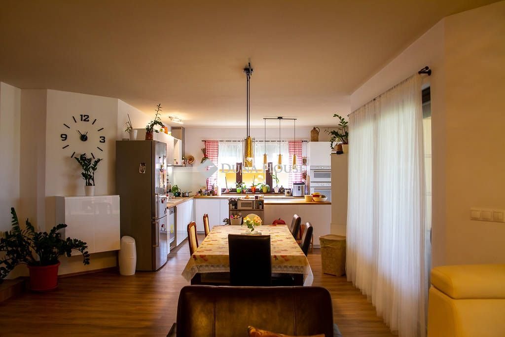 6 hálószoba · 270 m² · 249.000.000 Ft