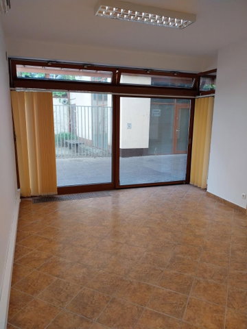 Kiadó üzlethelyiség, Debrecenben 230 E Ft / hó