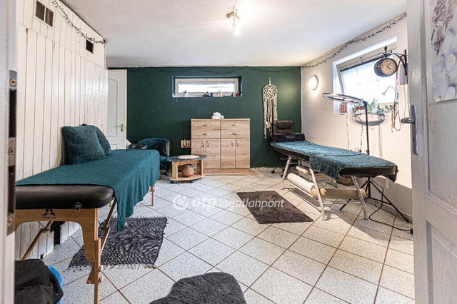 Eladó családi ház, Budapesten, XV. kerületben 149.999 M Ft