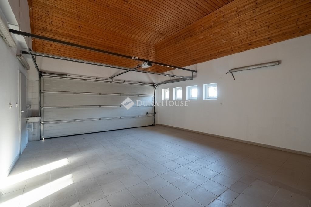 10 bed · 427m² · 350.000.000 ft