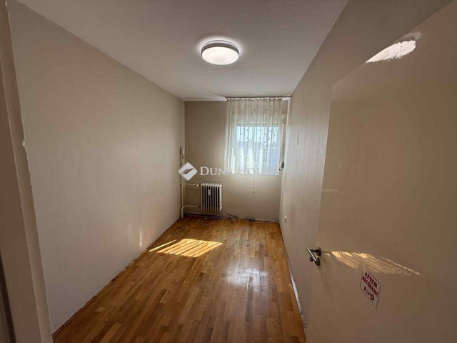 Eladó téglalakás, Csornán 44.9 M Ft, 2 szobás