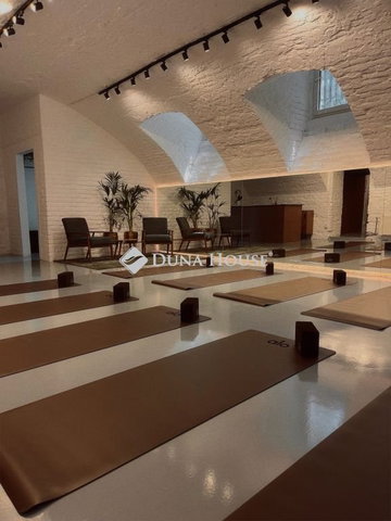 Eladó üzlethelyiség, Budapesten, VI. kerületben, Benczúr utcában
