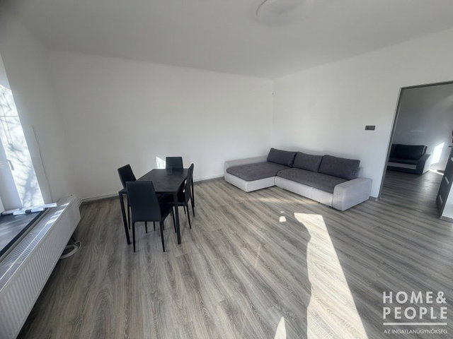 Eladó téglalakás, Szegeden 73 M Ft, 2 szobás