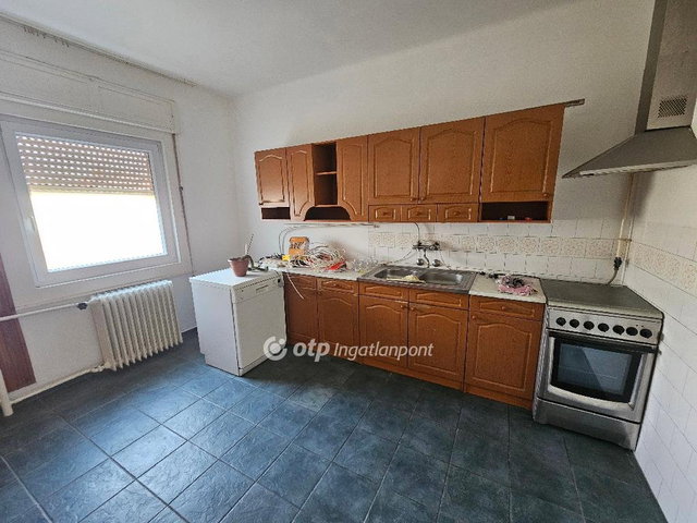 Eladó sorház, Kalocsán 47 M Ft, 3 szobás / költözzbe.hu