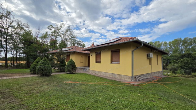 Kiadó családi ház, albérlet, Kecskeméten 800 E Ft / hó