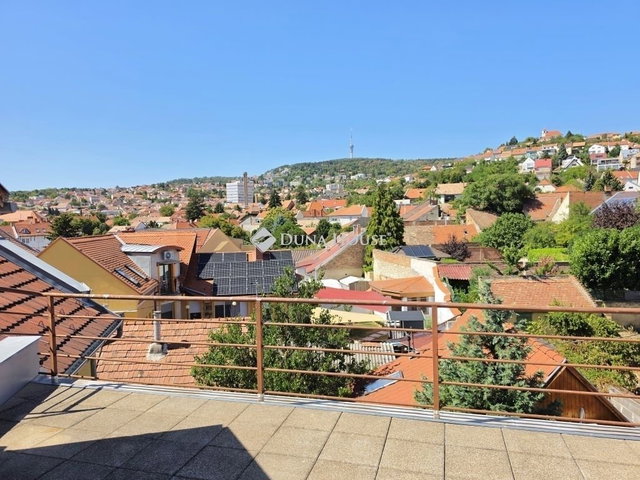 Kiadó téglalakás, albérlet, Pécsett 300 E Ft / hó, 4 szobás