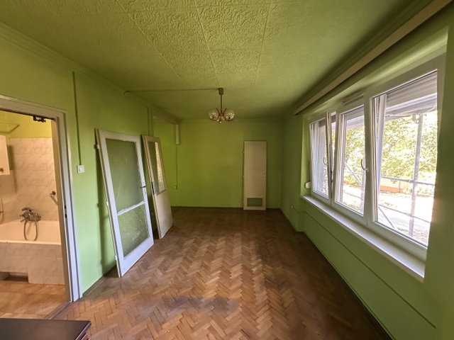 Eladó téglalakás, Veszprémben 52 M Ft, 2+1 szobás