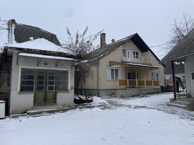 Eladó családi ház, Öskün 62 M Ft, 3 szobás