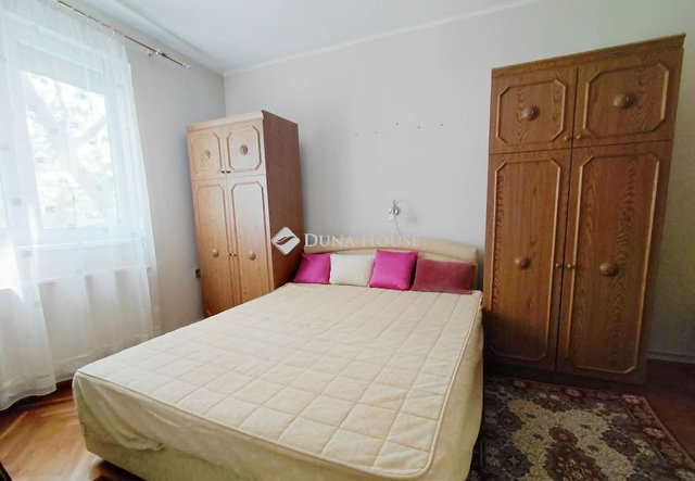 Eladó téglalakás, Szekszárdon 39 M Ft, 2 szobás