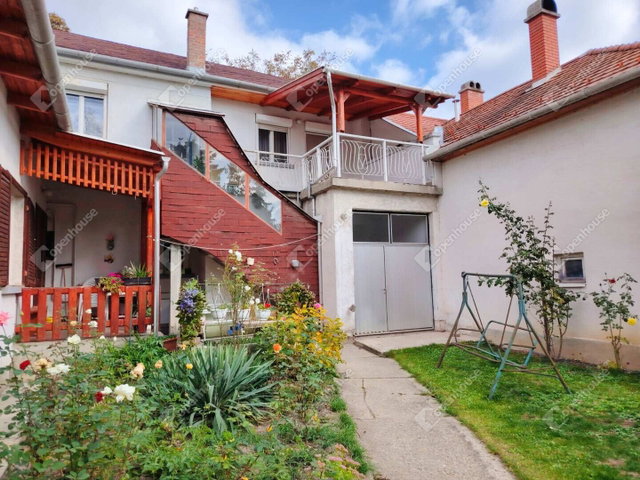 Eladó családi ház, Székesfehérvárott 75.9 M Ft, 6 szobás