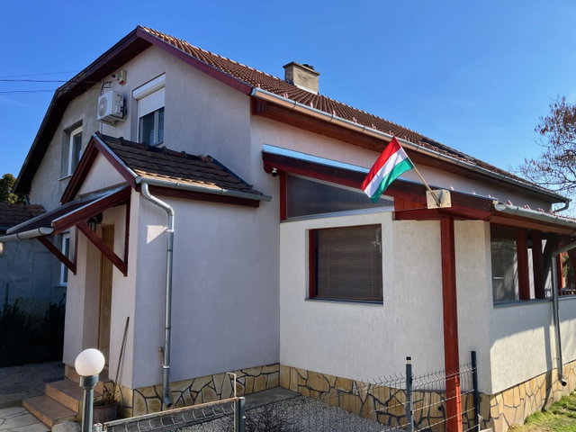 Eladó ikerház, Szigethalmon 99.99 M Ft, 5 szobás