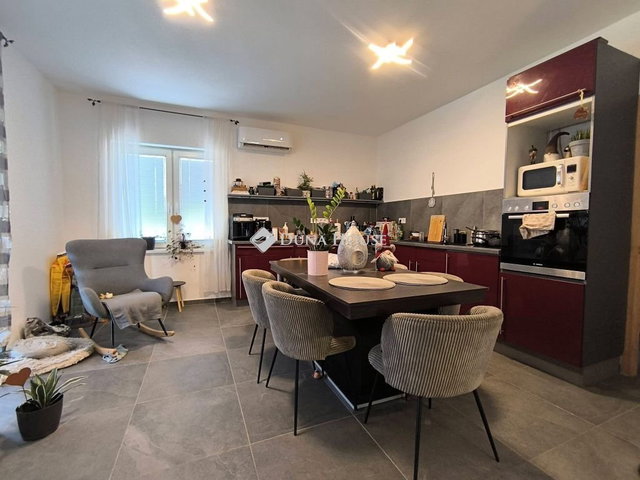 Eladó családi ház, Szárföldön 62.99 M Ft, 3 szobás