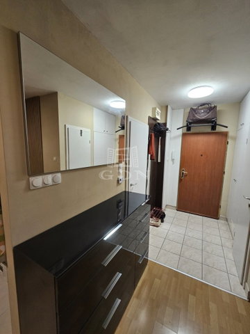 Eladó téglalakás, Budapesten, VI. kerületben 55.9 M Ft, 1 szobás
