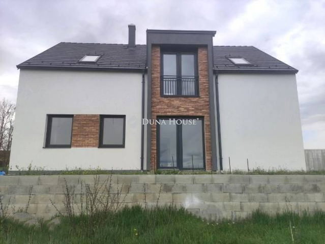 Eladó ikerház, Szombathelyen 179.99 M Ft, 5 szobás