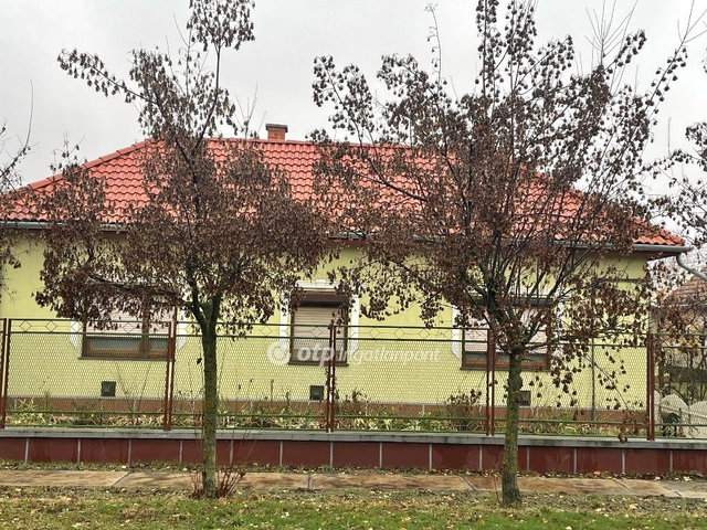 Eladó családi ház, Cserkeszőlőn 46.99 M Ft, 2+2 szobás
