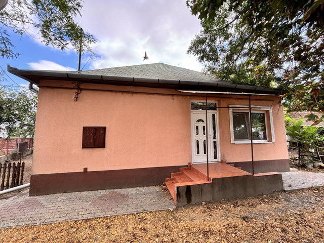 Eladó családi ház, Hajdúszováton 34 M Ft, 2 szobás