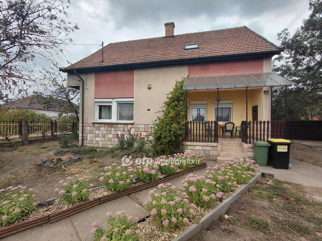 Eladó családi ház, Jászkisérén 29.2 M Ft, 4+1 szobás