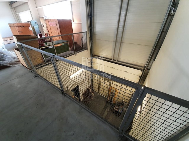 Eladó ipari ingatlan, Székesfehérvárott 450 M Ft, 3 szobás