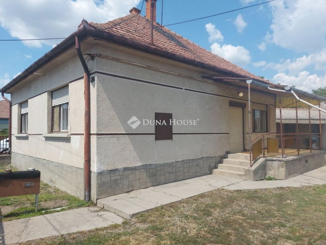 Eladó családi ház, Izsákon, Zrínyi utcában 32.5 M Ft, 2 szobás