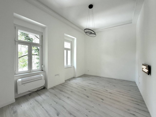 Eladó téglalakás, Budapesten, V. kerületben 94.9 M Ft, 1 szobás