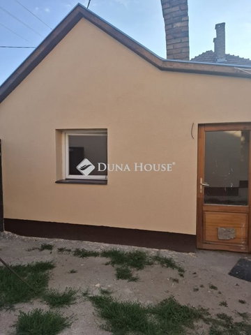 Eladó családi ház, Tolnán, Alkotmány utcában 17.6 M Ft