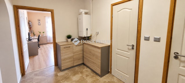 Eladó családi ház, Pécsett 119 M Ft, 4 szobás